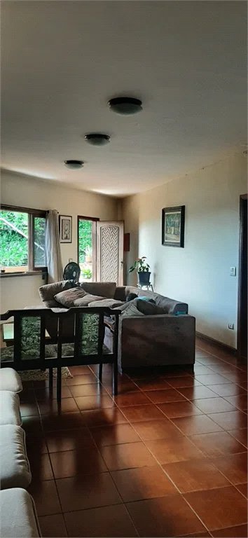 Sobrado à venda com 8 quartos em Jardim São Luís, São Paulo, SP