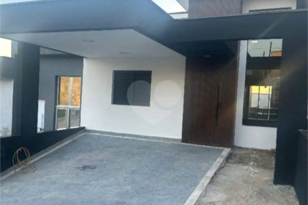 Casa à venda com 3 quartos, sendo 1 suíte, no condomínio Horto Florestal Villagio, Sorocaba - SP