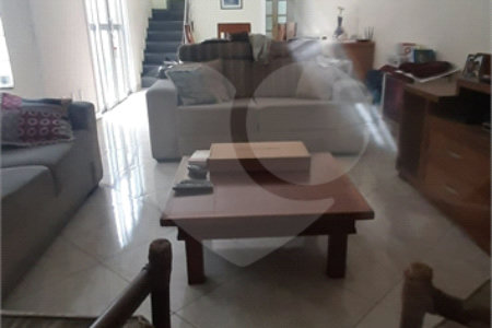 Sobrado à venda com 4 quartos, sendo 1 suíte, em Vila Lúcia, São Paulo, SP