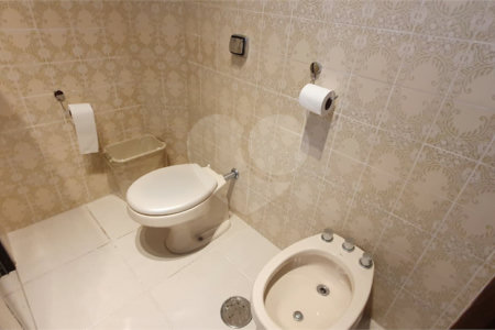 Sobrado à venda com 4 quartos, sendo 2 suítes, em Moema, São Paulo, SP