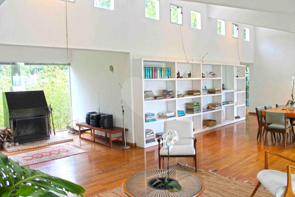 Casa à venda com 3 quartos, sendo 1 suíte, em Guarapiranga, São Paulo, SP