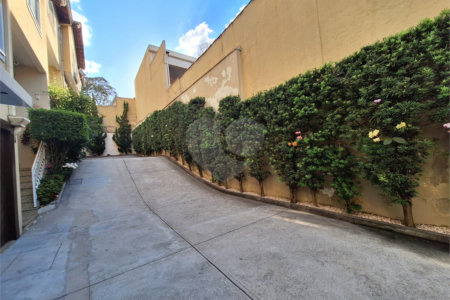 Casa à venda com 3 quartos, sendo 1 suíte, no condomínio Villaggio Tronchim, São Paulo - SP