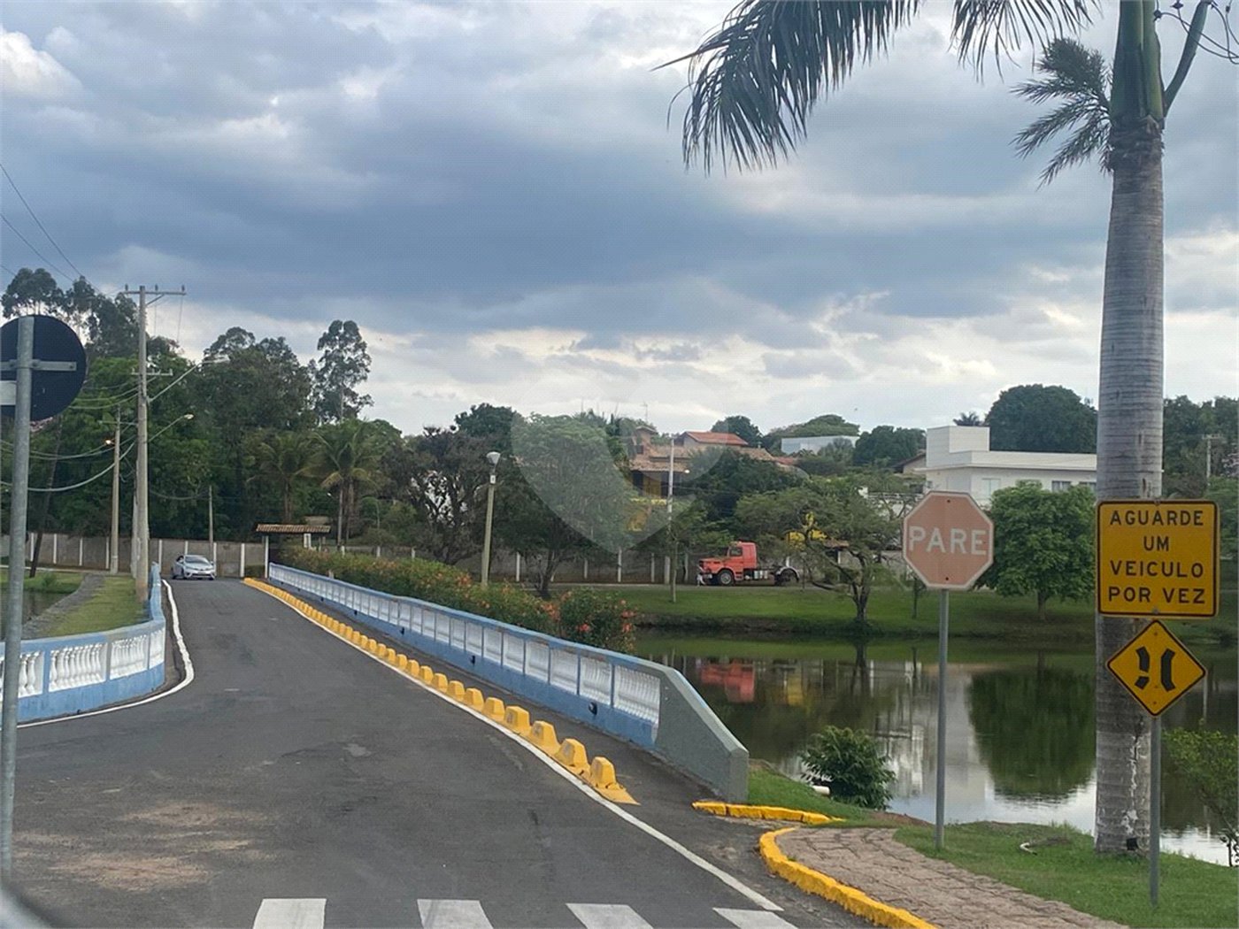 Casa à venda com 5 quartos, sendo 3 suítes, no condomínio Zuleika Jabour, Salto - SP