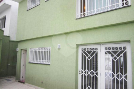 Casa à venda com 4 quartos, sendo 2 suítes, em Moema, São Paulo, SP