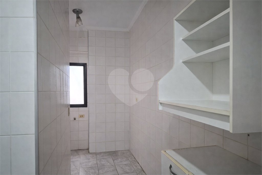 Apartamento à venda com 3 quartos, sendo 1 suíte,  em Enseada, Guarujá, SP