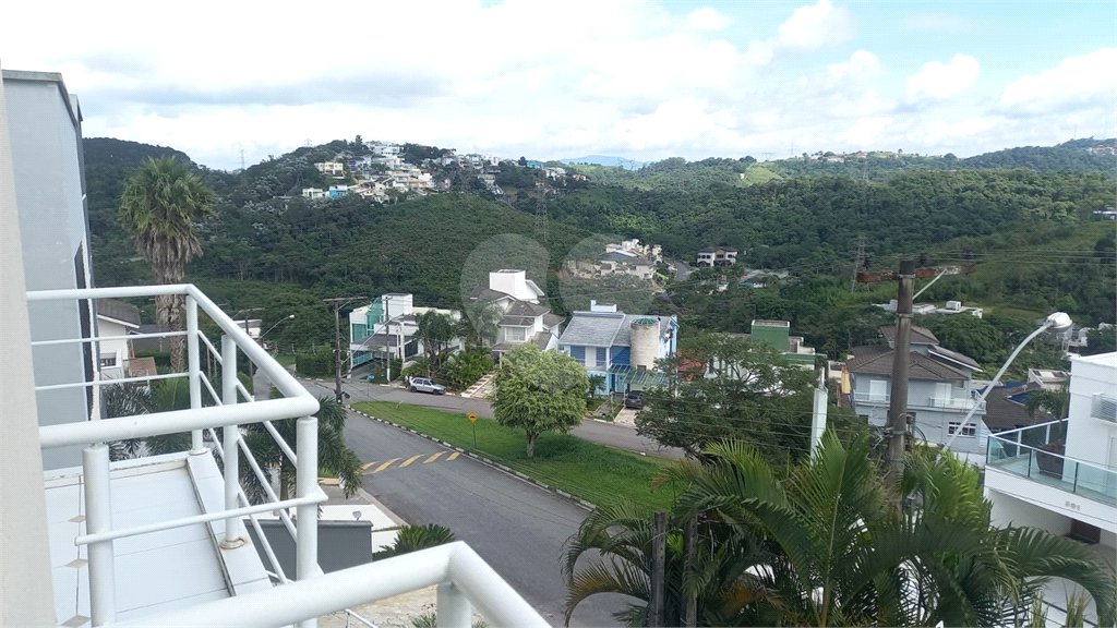 Casa à venda com 3 quartos, sendo 2 suítes, em Jardim Imperial Hills III, Arujá, SP