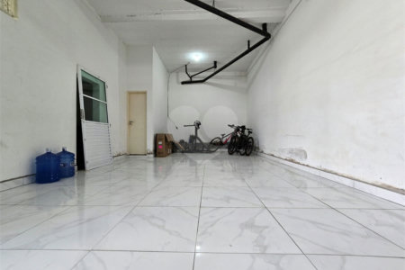 Casa à venda com 3 quartos, sendo 1 suíte, no condomínio Rafaela I, São Paulo - SP