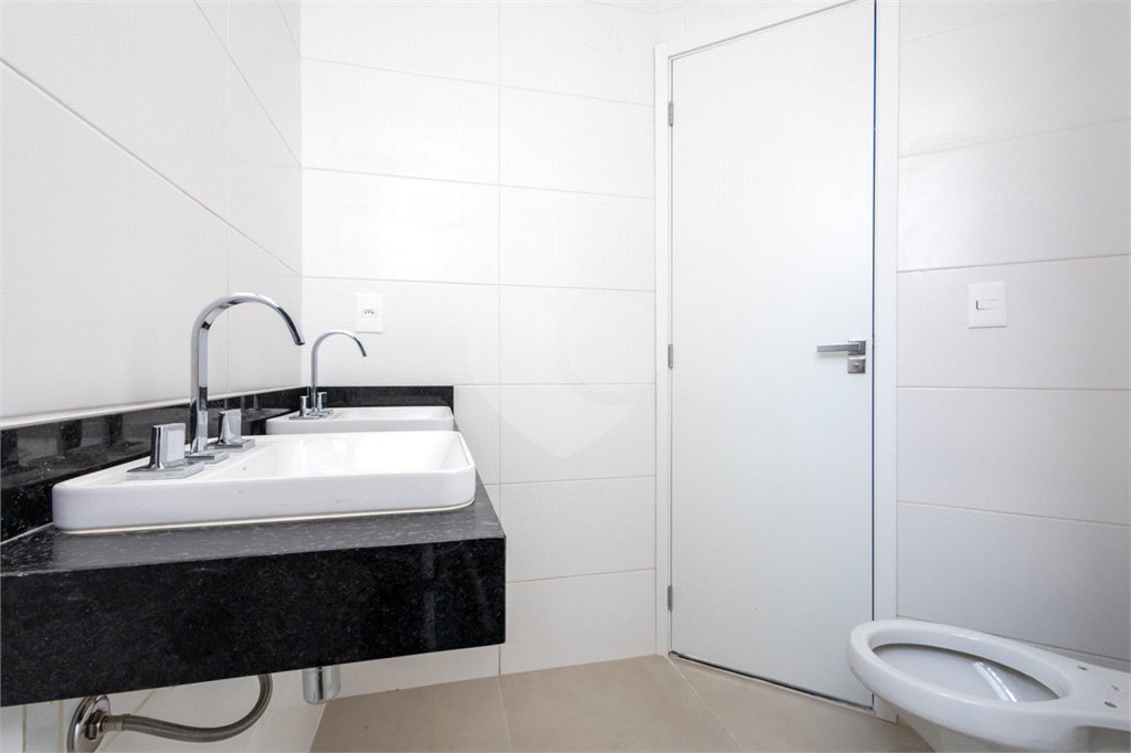 Casa à venda com 3 quartos, sendo 1 suíte, no condomínio Cubie Tutoia, São Paulo - SP