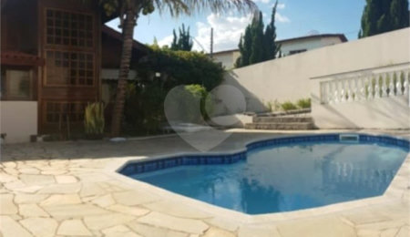 Sobrado à venda com 3 quartos, sendo 1 suíte,  no Centro, Vinhedo, SP
