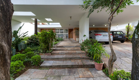 Sobrado à venda com 4 quartos, sendo 2 suítes,  em Brooklin Velho, São Paulo, SP