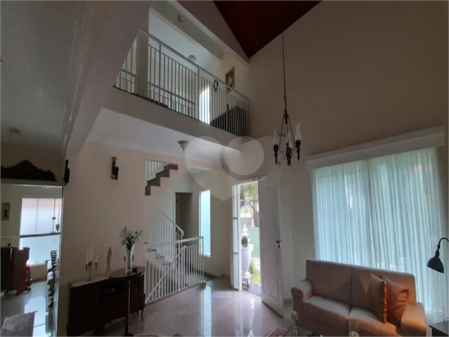 Casa à venda com 5 quartos, sendo 3 suítes, no condomínio Alpes da Cantareira, Mairiporã - SP