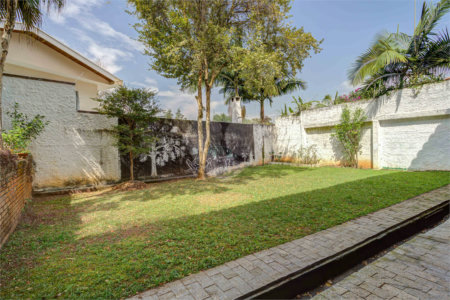 Casa Térrea à venda ou para alugar com 5 quartos, sendo 1 suíte, em Jardim Marajoara, São Paulo, SP