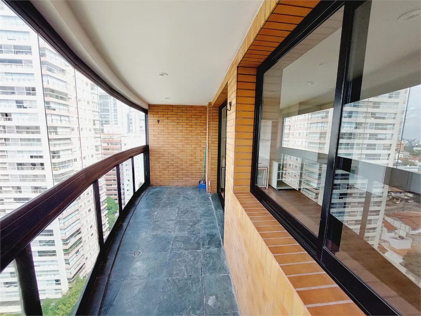 Apartamento à venda com 4 quartos, sendo 2 suítes,  em Alto da Lapa, São Paulo, SP