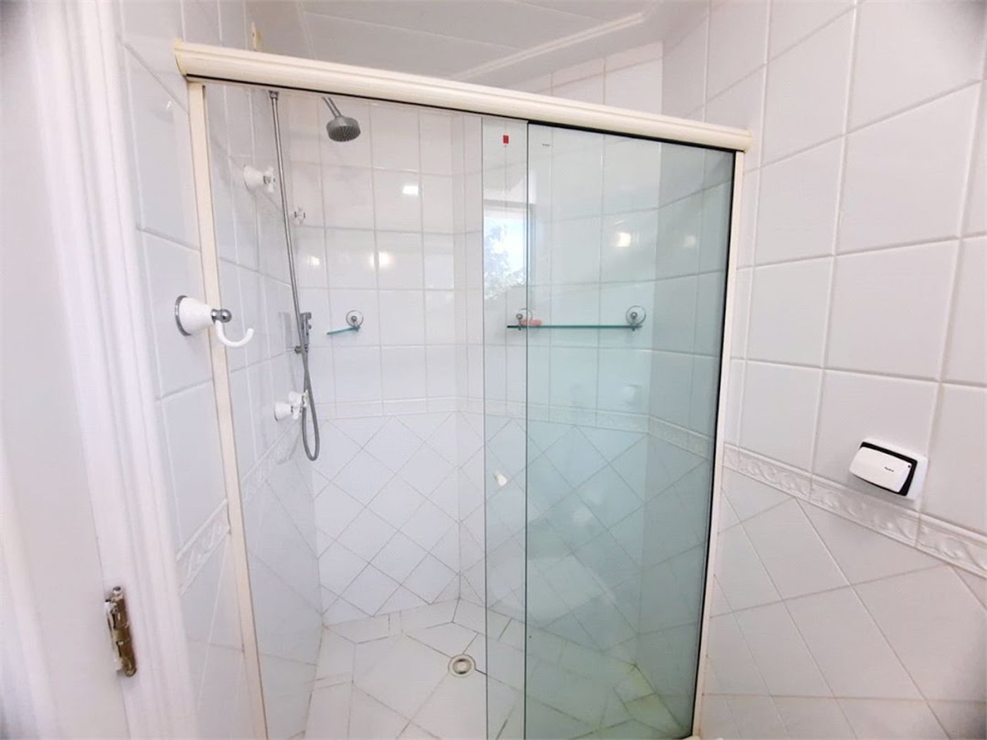 Apartamento Residencial à venda, Balneário Cidade Atlântica, Guarujá - AP1137.