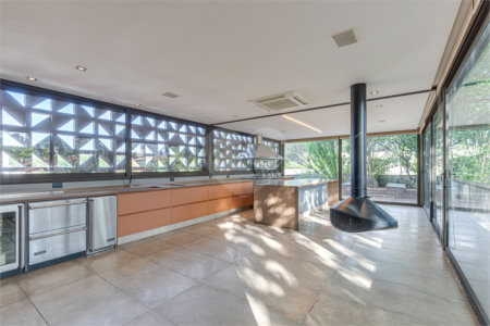 Casa à venda com 4 quartos, sendo 3 suítes, em Vila Nova Conceição, São Paulo, SP