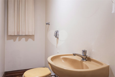 Casa à venda com 4 quartos, sendo 2 suítes, em Alto de Pinheiros, São Paulo, SP