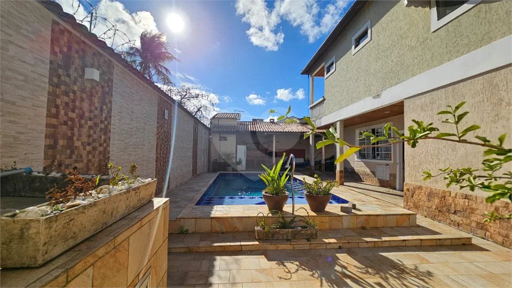 Casa à venda com 5 quartos, sendo 3 suítes,  no condomínio Colinas do Magarça, Rio de Janeiro - RJ