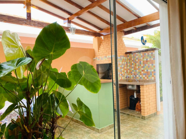 Sobrado à venda com 5 quartos, sendo 1 suíte,  em Interlagos, São Paulo, SP