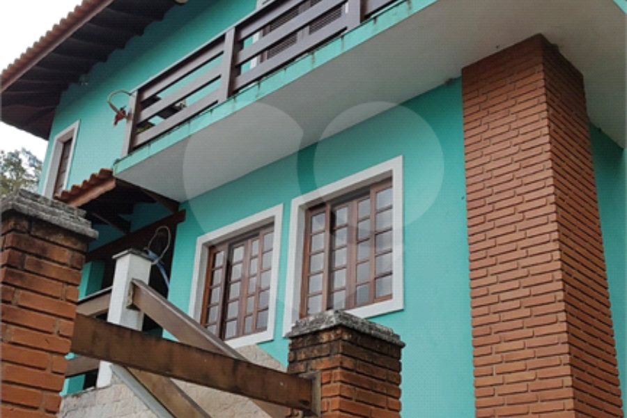 Casa à venda com 4 quartos, sendo 1 suíte, no condomínio Parque Suiça, Caieiras - SP