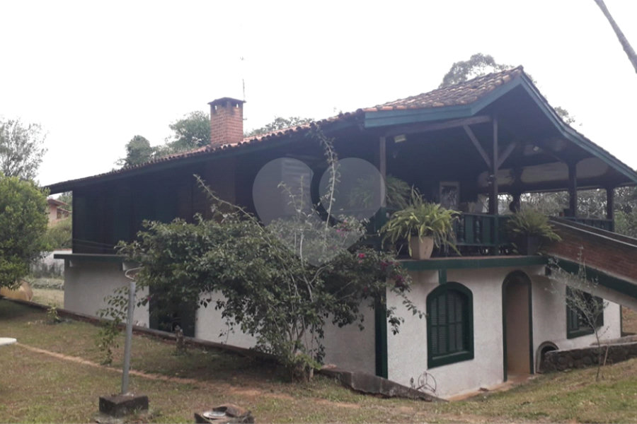 Casa à venda com 3 quartos, sendo 1 suíte, no condomínio Gleba II, Mairiporã - SP