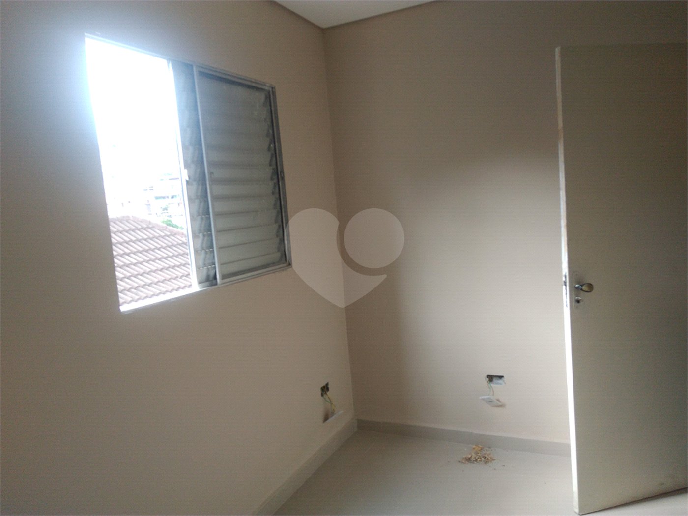 Casa à venda com 3 quartos, sendo 1 suíte,  no condomínio Nair Ramos Shuring, São Paulo - SP