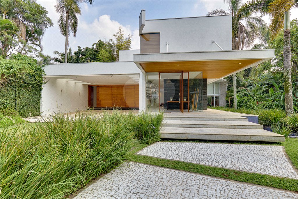 Casa à venda com 5 suítes em Alto da Boa Vista, São Paulo, SP