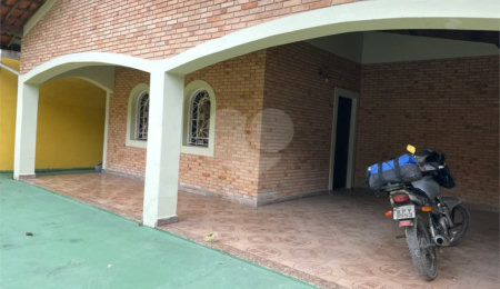 Casa à venda com 2 quartos, sendo 1 suíte,  no condomínio Casa, Ubatuba - SP
