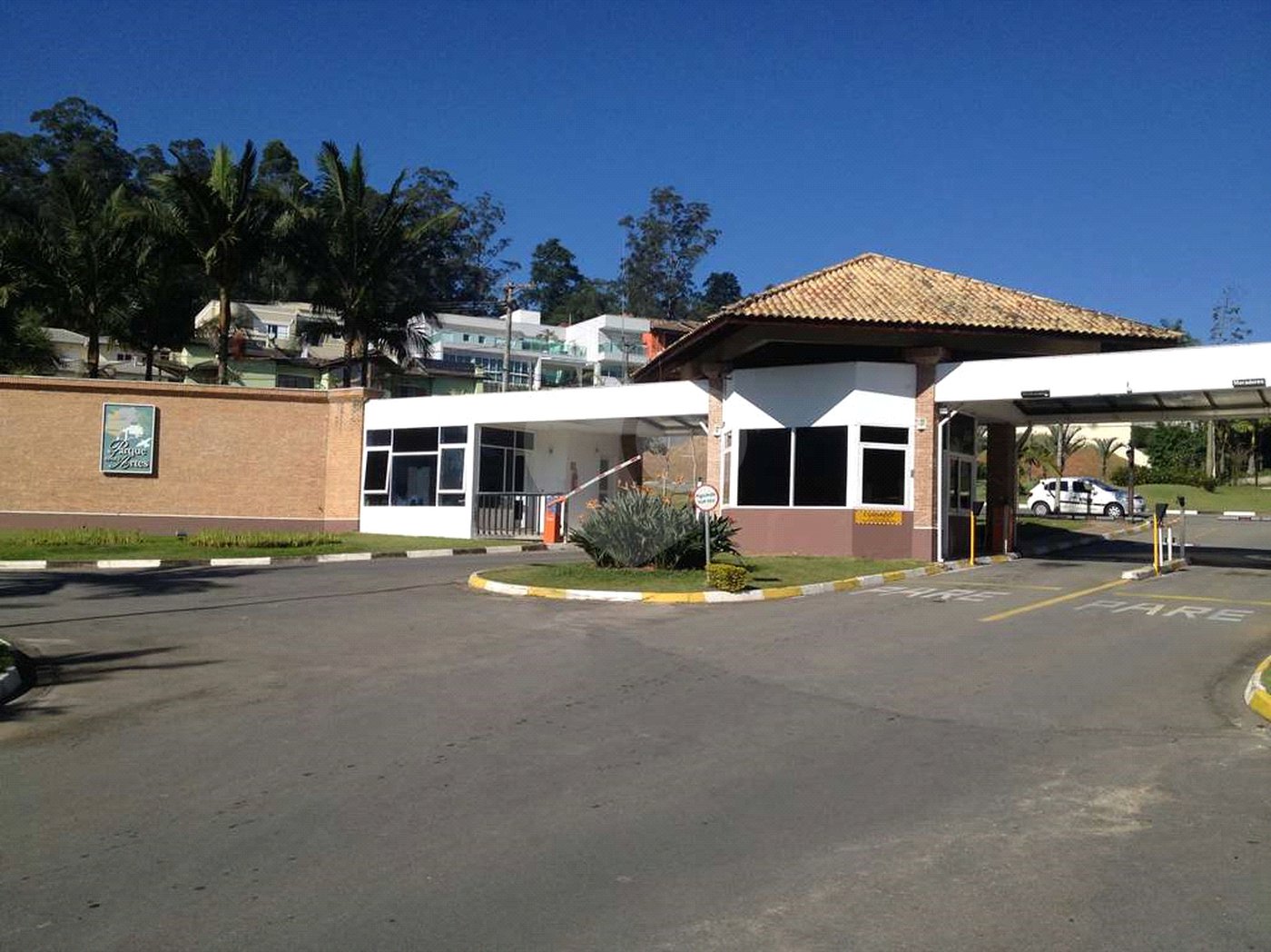 Casa à venda com 4 suítes no condomínio Parque das Artes, Embu das Artes - SP