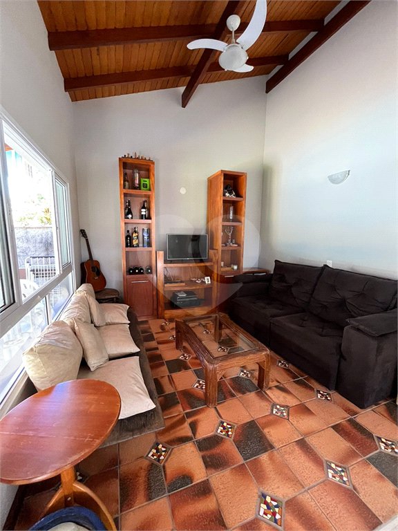 Casa à venda com 2 suítes no condomínio Recanto da Lagoinha, Ubatuba - SP