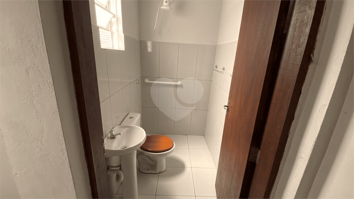 Sobrado à venda com 4 quartos, sendo 1 suíte, em Conjunto Habitacional Itapetininga F3, Itapetininga, SP