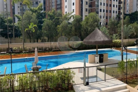 Apartamento à venda com 3 quartos, sendo 1 suíte,  em Cidade São Francisco, São Paulo, SP