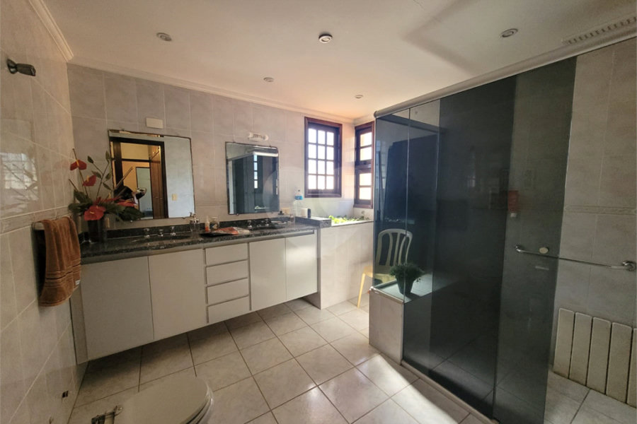 Casa à venda com 3 quartos, sendo 1 suíte, no condomínio Alpes da Cantareira, Mairiporã - SP