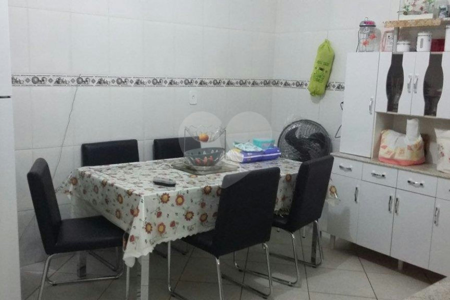 Sobrado à venda com 3 quartos em Parque Peruche, São Paulo, SP