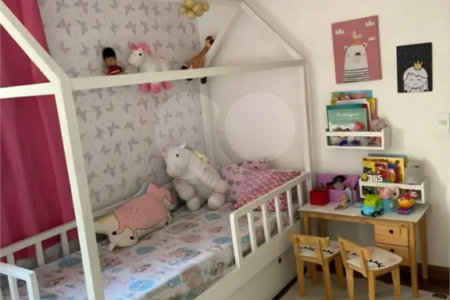 Casa à venda com 3 quartos, sendo 1 suíte,  no condomínio Villas de São Francisco I, São Paulo - SP