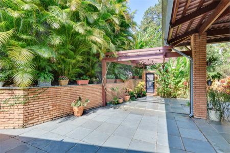Casa à venda com 4 quartos, sendo 2 suítes, em Jardim Cordeiro, São Paulo, SP