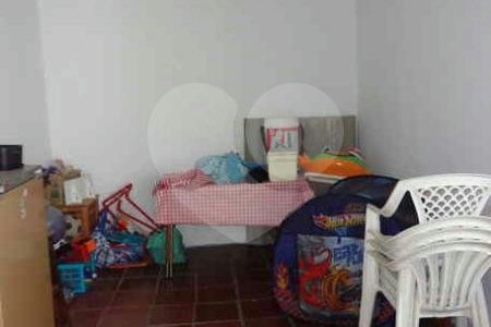 Casa à venda com 3 quartos, sendo 1 suíte,  em Jardim Londrina, São Paulo, SP