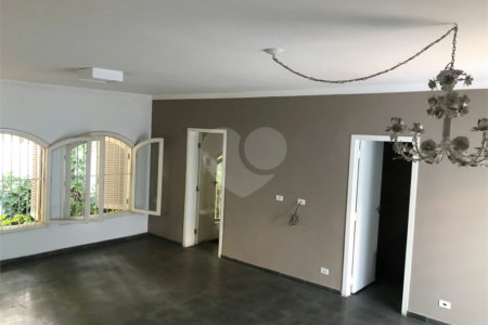 Casa Térrea à venda com 4 quartos, sendo 2 suítes, em Jardim das Bandeiras, São Paulo, SP