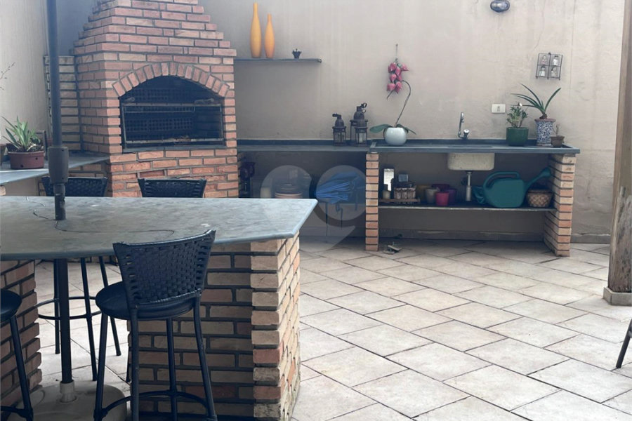 Casa à venda com 4 quartos, sendo 2 suítes, no condomínio Jornalista Américo Ariza, São Paulo - SP