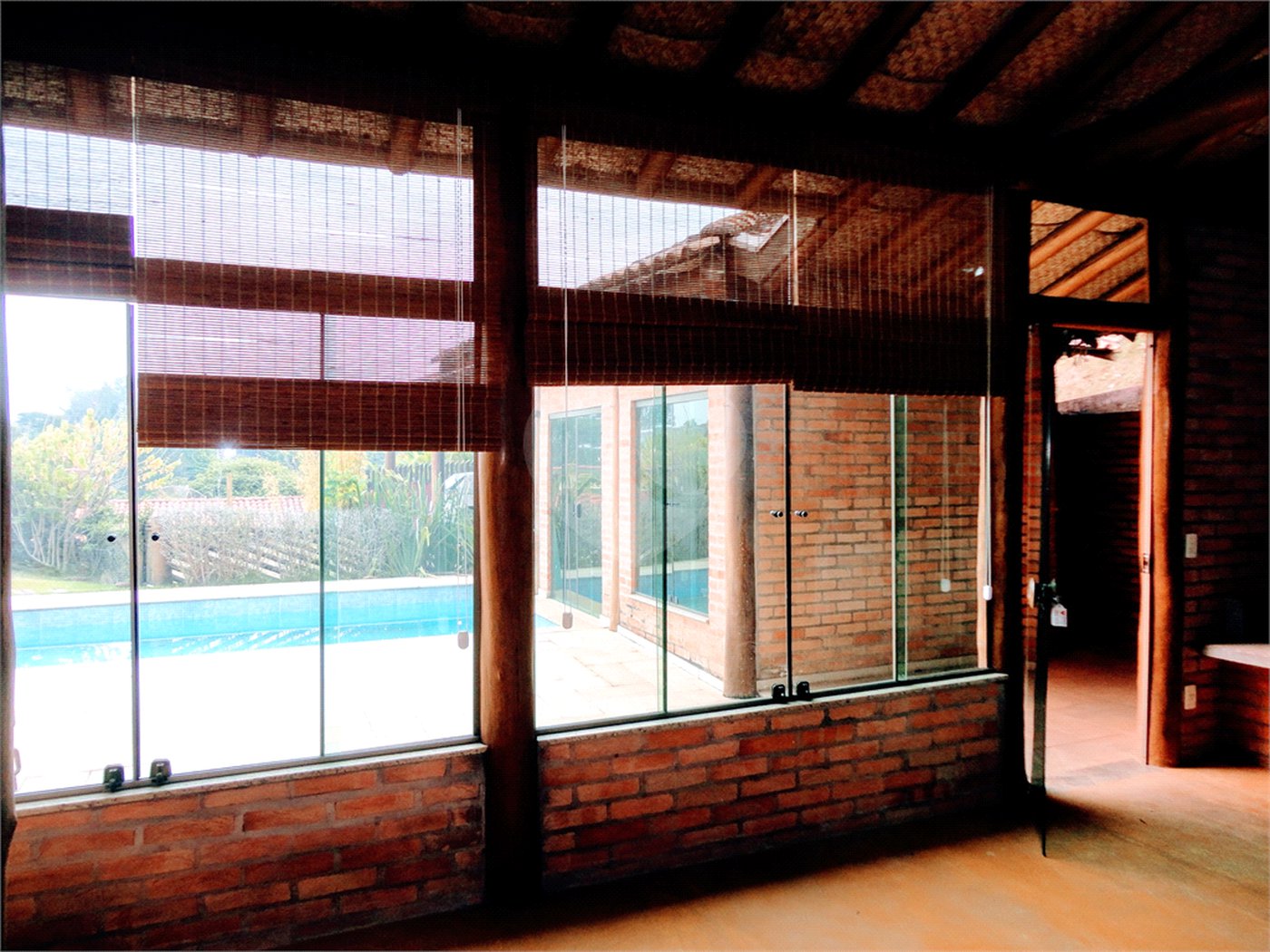 Casa à venda com 4 suítes no condomínio Estância Marambaia, Vinhedo - SP
