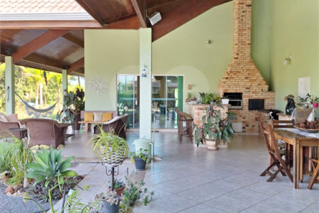 Casa à venda com 4 suítes no condomínio Bougainville, Peruíbe - SP