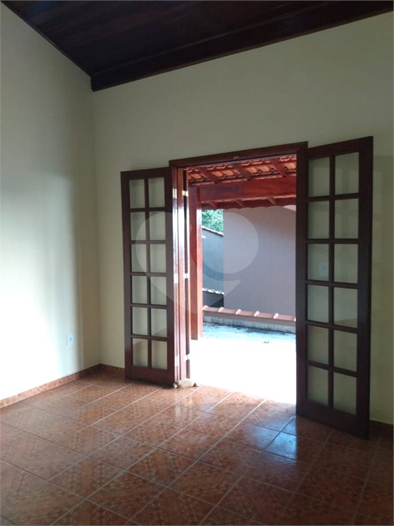 Casa à venda com 3 quartos, sendo 1 suíte, no condomínio Marf Ii, Bom Jesus dos Perdões - SP