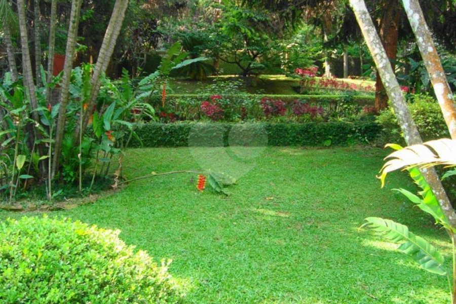 Casa à venda com 3 quartos, sendo 2 suítes, no condomínio Jardim Ibiratiba, São Paulo - SP