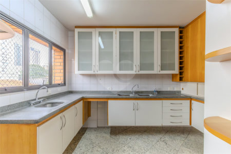 Apartamento à venda com 4 suítes em Moema, São Paulo, SP