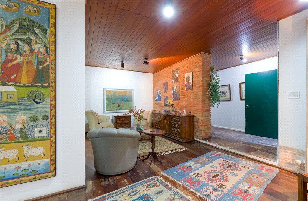 Casa Térrea à venda com 5 quartos, sendo 2 suítes, em Alto da Boa Vista, São Paulo, SP