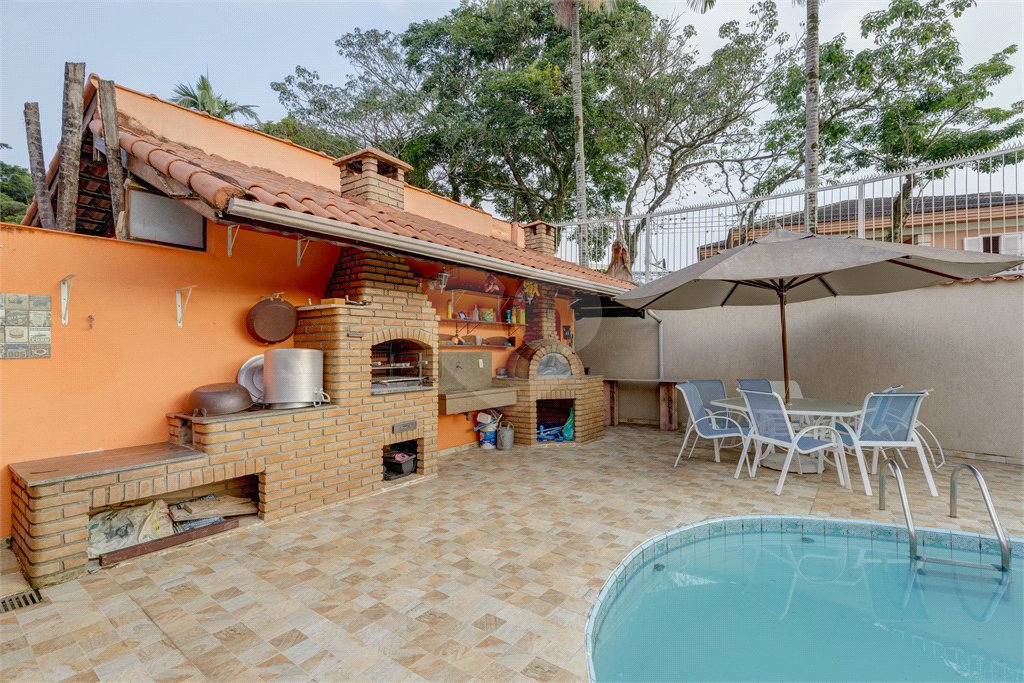 Casa Térrea à venda com 4 quartos, sendo 3 suítes, em Interlagos, São Paulo, SP