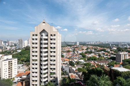 Apartamento à venda com 3 suítes em Sumarezinho, São Paulo, SP