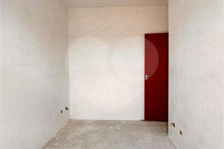Casa à venda com 3 quartos, sendo 1 suíte, no condomínio Miguel Comitre, Poá - SP