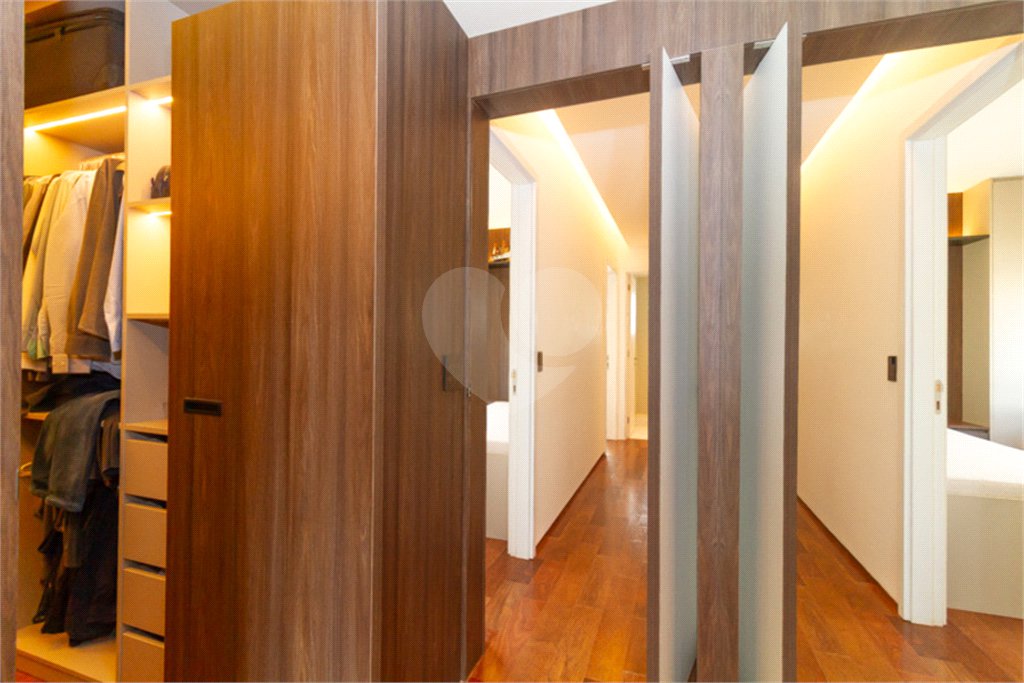 Apartamento à venda com 3 quartos, sendo 1 suíte, em Vila Mariana, São Paulo, SP