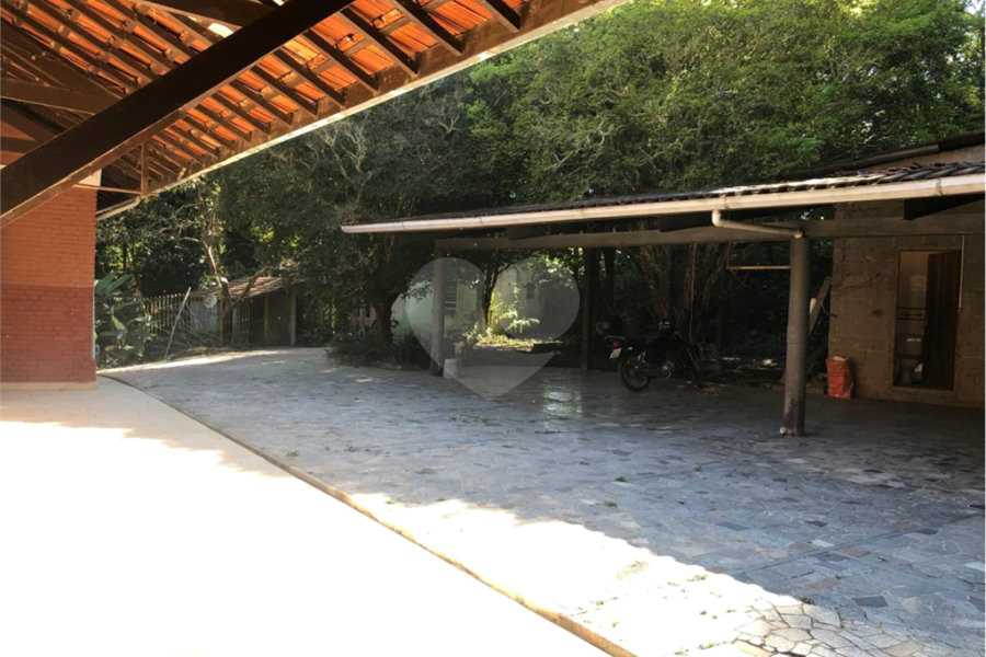 Casa à venda com 5 quartos, sendo 3 suítes, em Serra da Cantareira, Mairiporã, SP