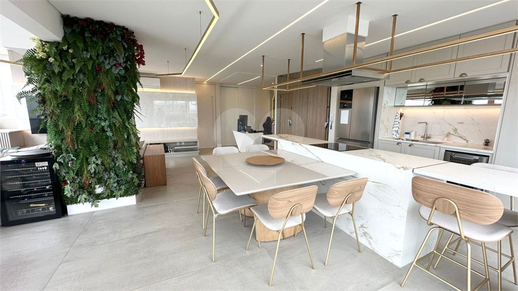 Apartamento de 140 m², 2 dormitórios sendo uma suìte, 3 vagas - Campo Belo/SP.
